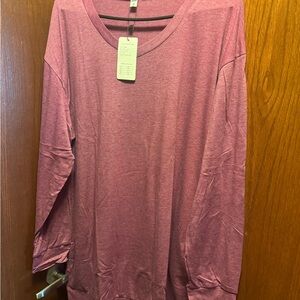 - - Oversized long sleeved knit top with pockets size XL